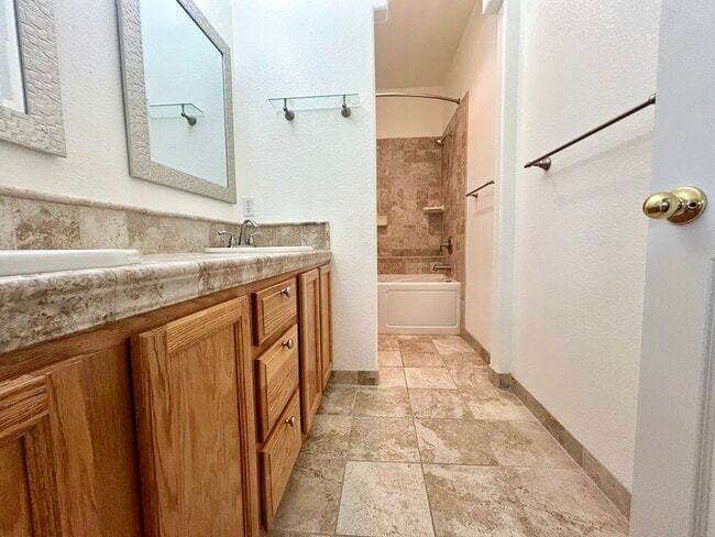Building Photo - 392 Royal Troon Dr