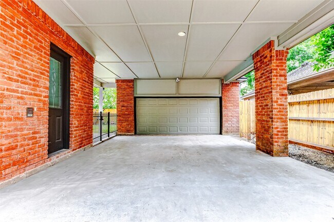 Building Photo - 5807 Mountain View Dr