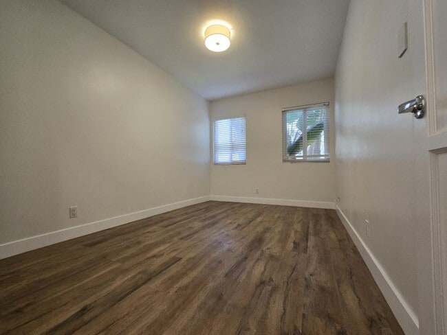 Building Photo - 330 Calle Miramar