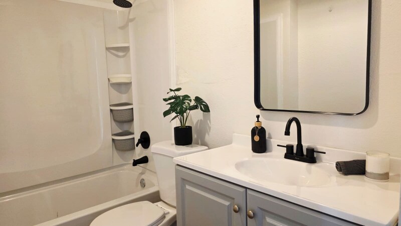 Building Photo - 104 W 22nd St