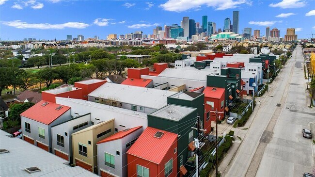 Building Photo - 3044 Commerce St