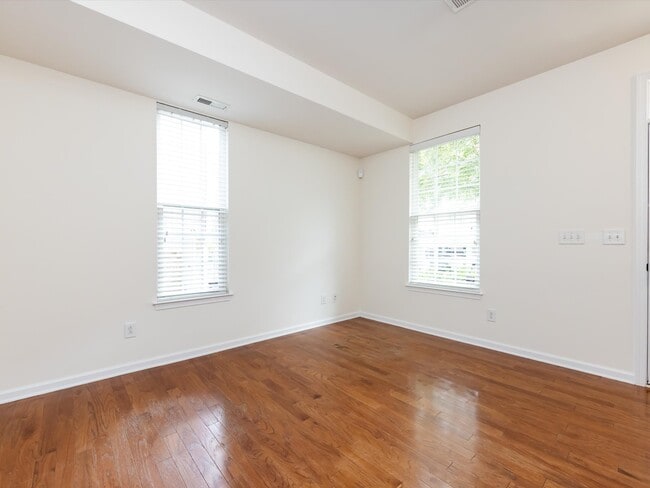 Building Photo - 257 N Irwin Ave