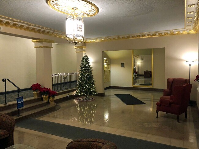 Building Photo - Fully Furnished 1 Bedroom, 1 Bathroom Cond...