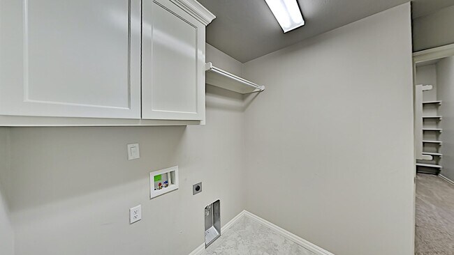 Building Photo - 4 Bedroom 2 Bathroom 2 Car Garage Home with Storm Shelter in East Edmond