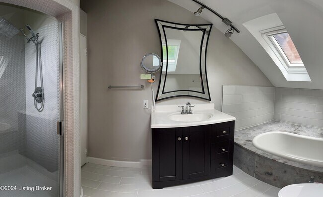 Building Photo - 2541 Cherokee Pkwy