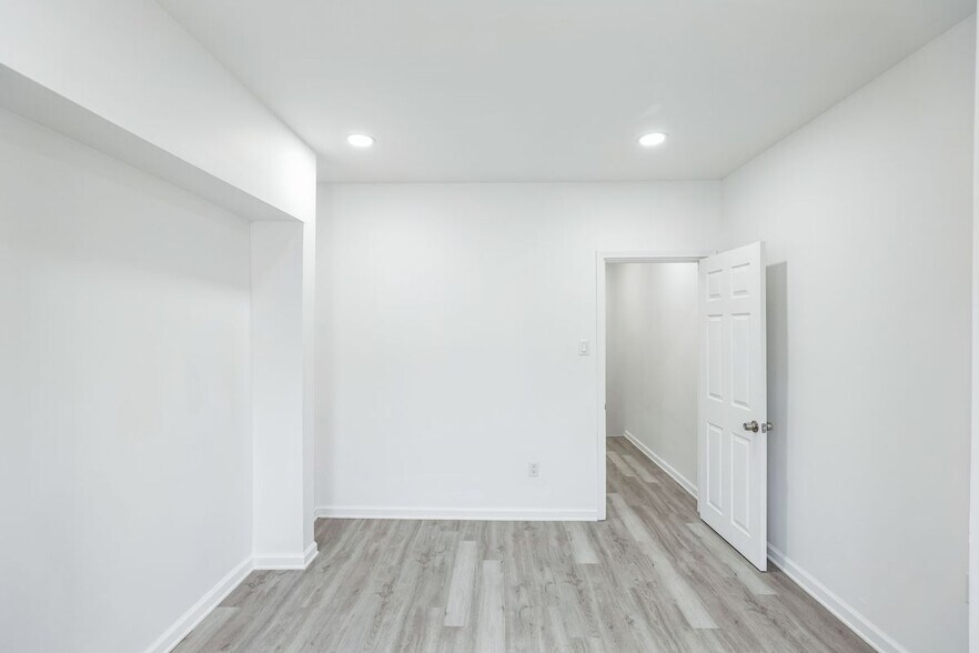 Building Photo - 5540 Harmer St