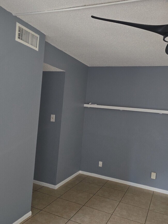 Building Photo - 407 Barlow Ave