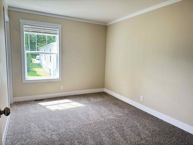 Building Photo - 48571 Lakeview Cir