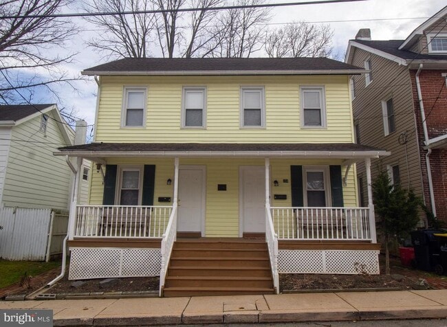 Building Photo - 234 E Linden St