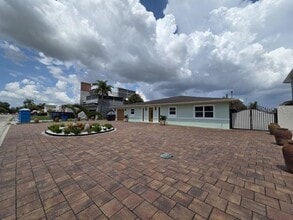 Building Photo - 3927 E Eden Roc Cir