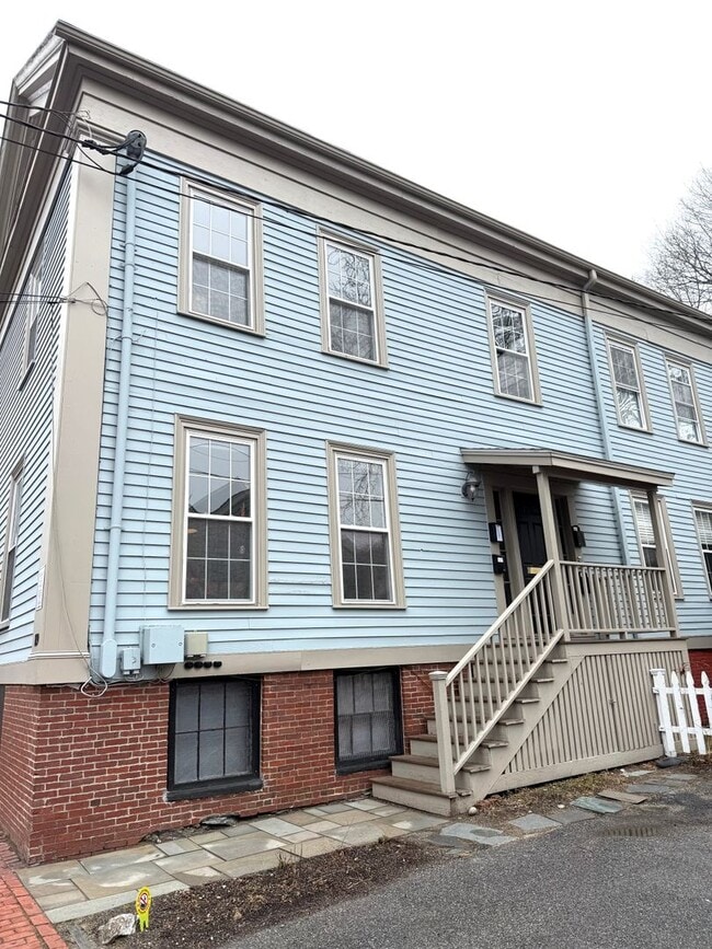 Building Photo - Charming 2 Bed + 2 Bath in the West End