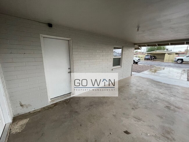 Building Photo - 608 N Drew St E