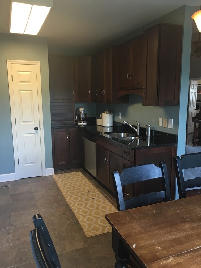 Building Photo - 3 bedroom/2 bath in Falcon Creek Subdivision