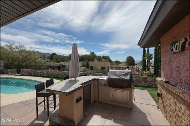 Building Photo - 6412 Via Aventura Dr