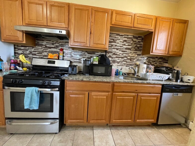 Building Photo - 165 Chiswick Rd