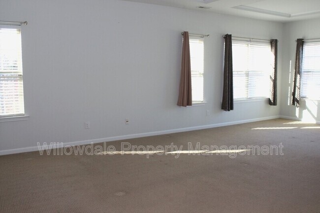 Building Photo - 200 Birdsgrove Ct