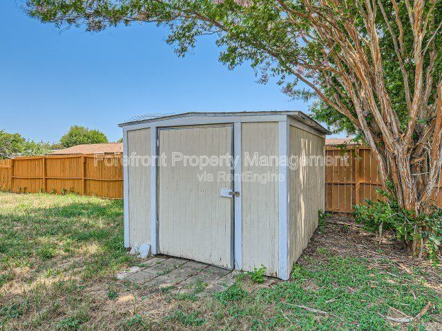 Building Photo - 7422 Stonehouse Dr