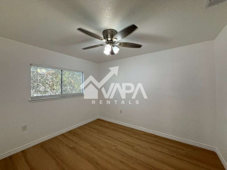 Building Photo - 7814 Hollow Oak