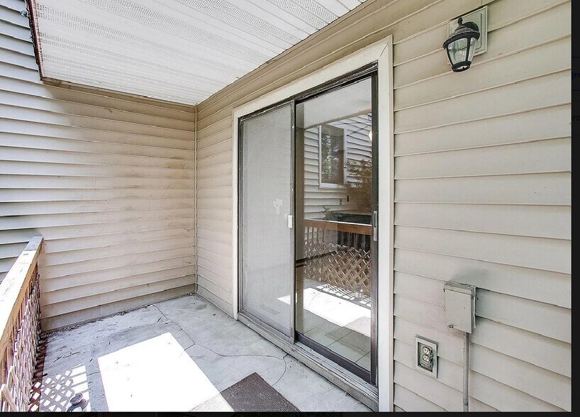 Building Photo - 14325 Fairway Dr