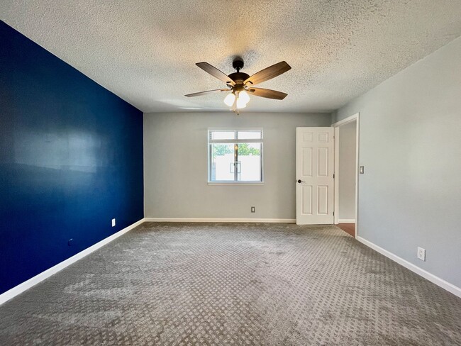 Building Photo - Charming Condo for Rent
