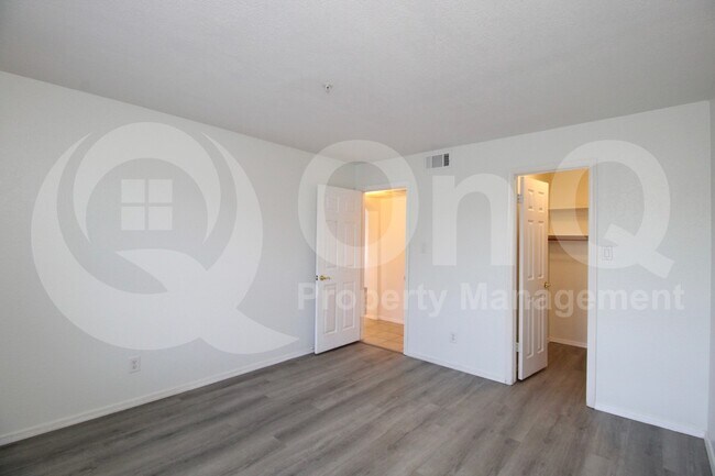 Building Photo - 5950 N 78th St