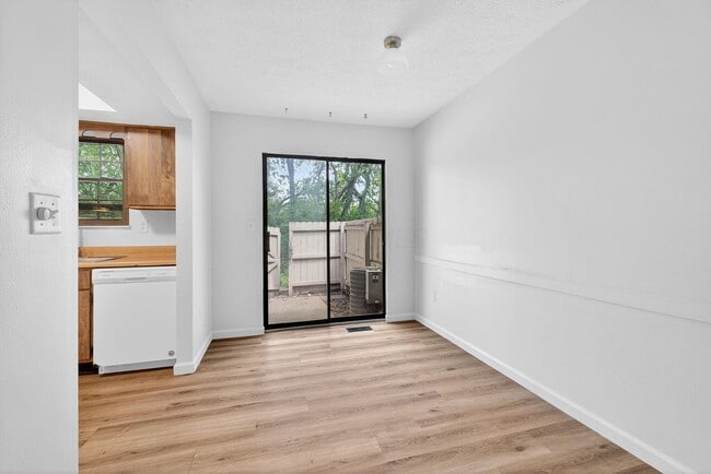 Building Photo - 6462 Brookedge Ct