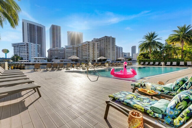 Building Photo - 2600 E Hallandale Beach Blvd