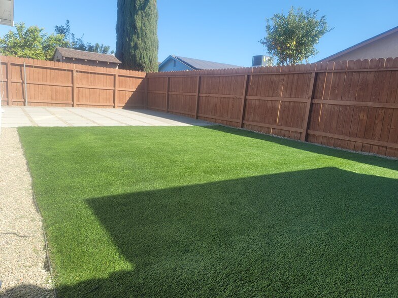 Artifical Turf low maintenance - 6054 Preakness Dr