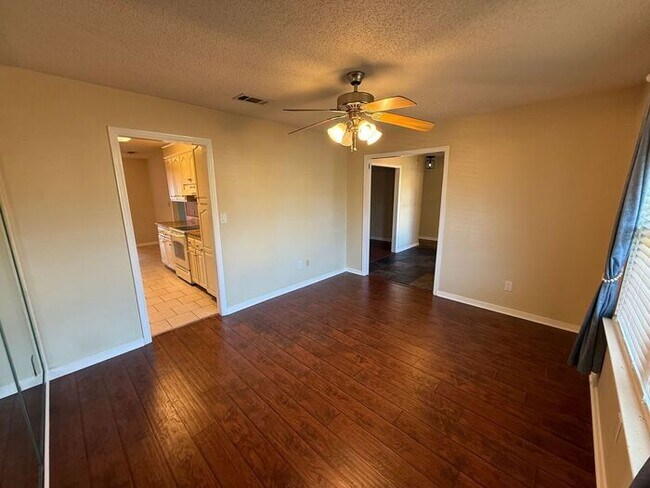 Building Photo - Pensacola - South Gulf Manor - 3 bedroom, ...