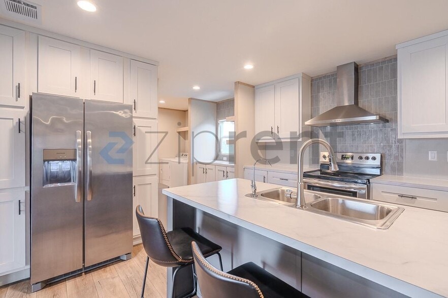 Building Photo - 1202 Longleaf Pne St