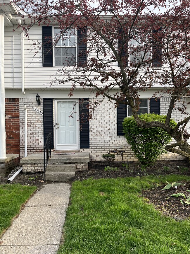 Building Photo - 21659 Hidden Rivers Dr N