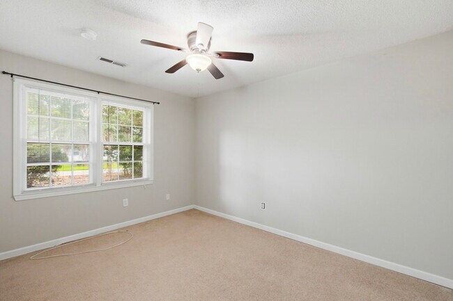 Building Photo - 1860 Piper Dr