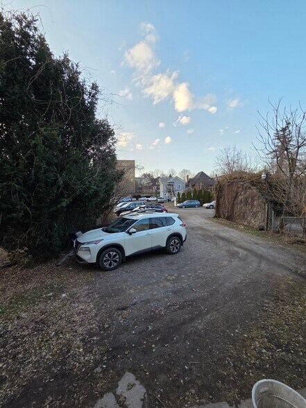 Building Photo - 365 S River St