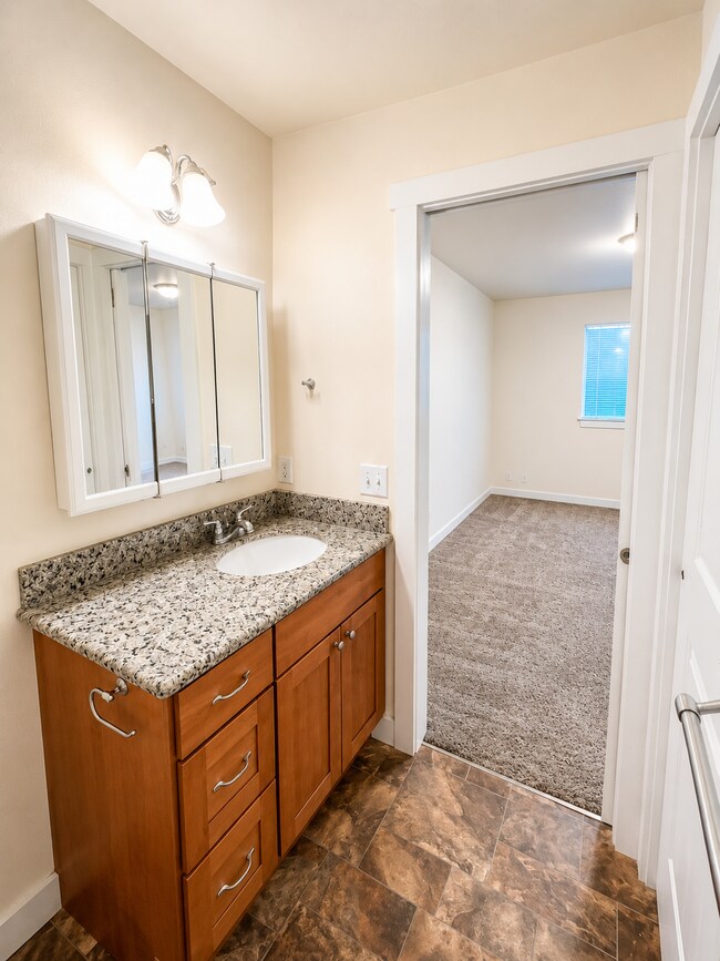 Building Photo - Spacious University Place Home Near Chambers Bay | 2-Car Garage & Lawn Care Included