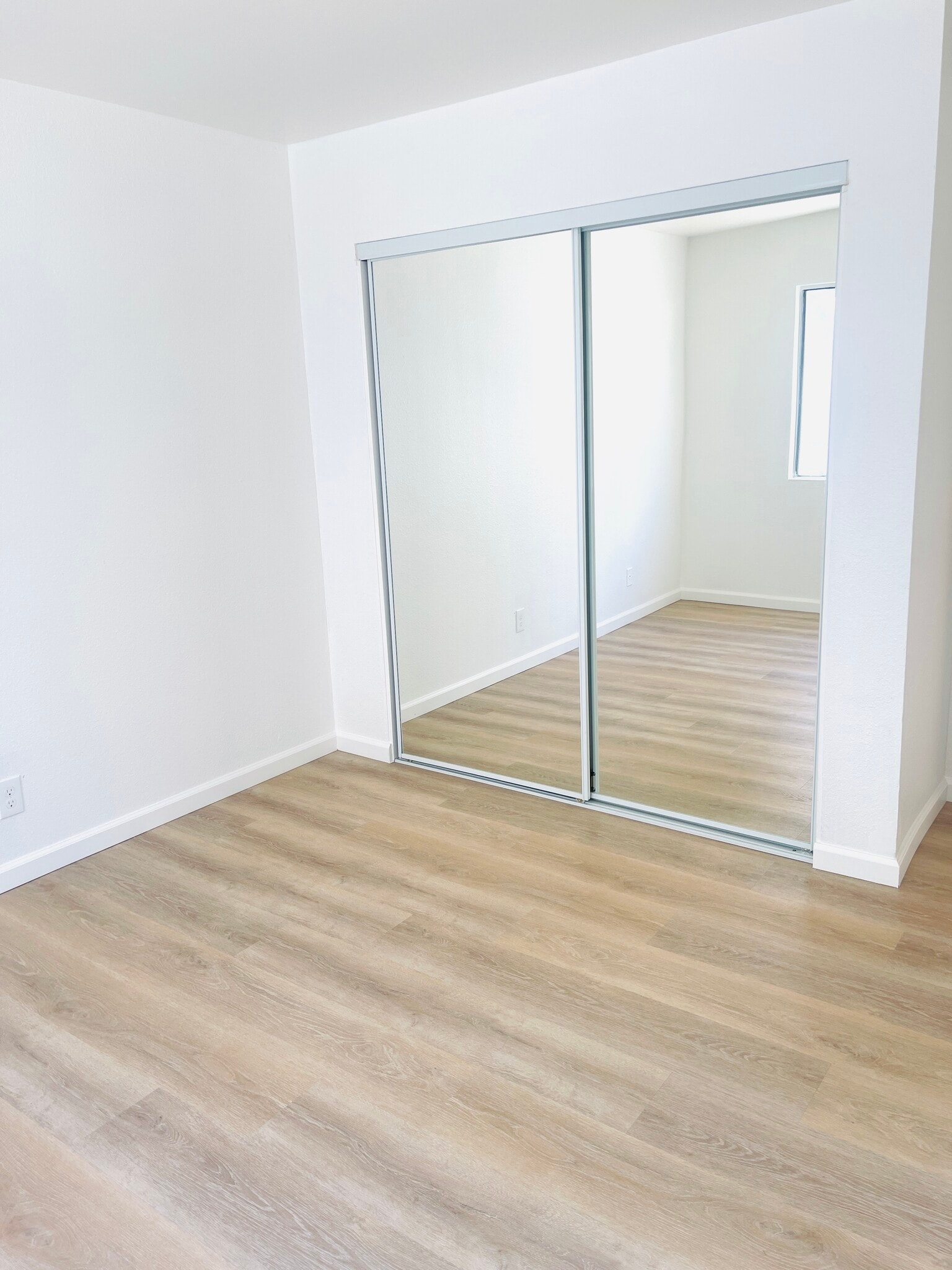 Building Photo - 518 Oak St