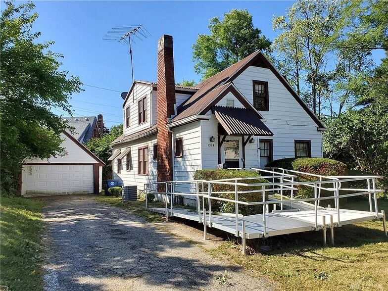 Building Photo - 1328 Wakefield Ave