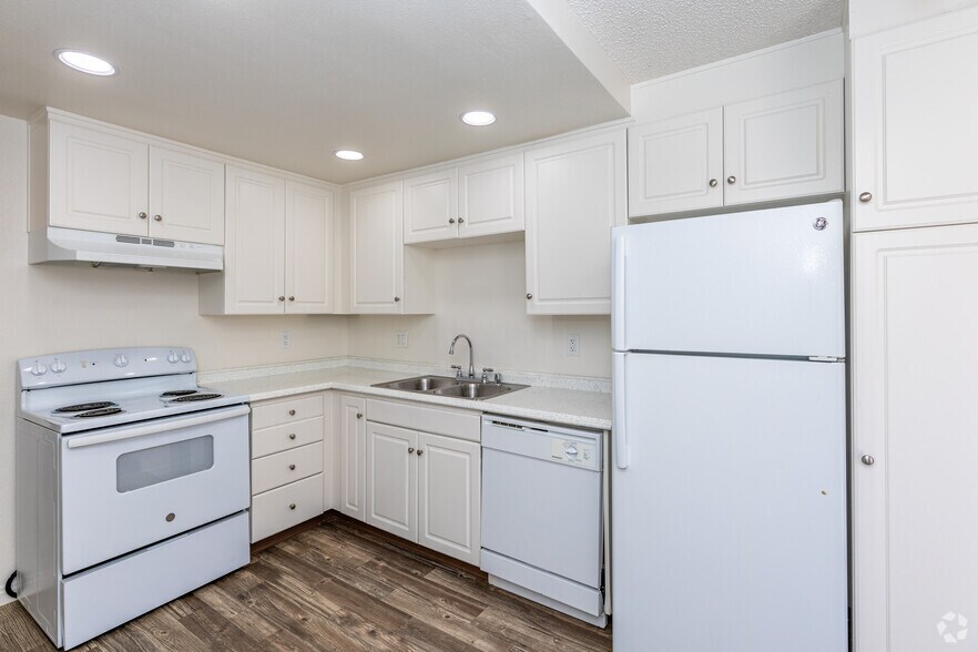 Primary Photo - Shannonwoods Townhomes