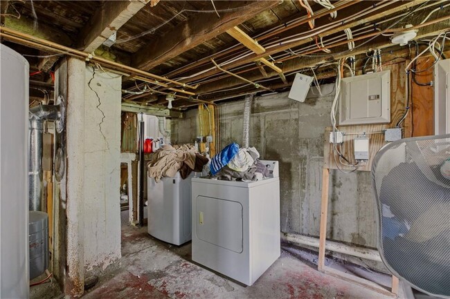 Building Photo - 82 Van Zandt Ave