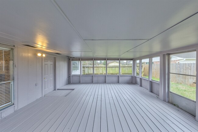 Building Photo - 16926 Manowar Ln