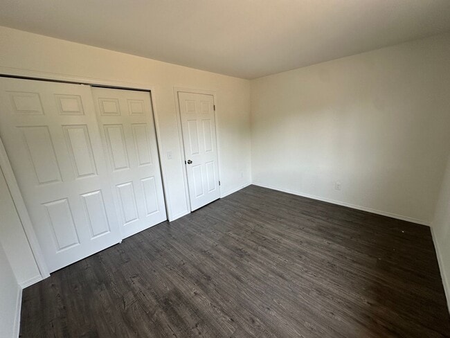 Building Photo - LOCATION LOCATION!! Open and inviting 3-be...