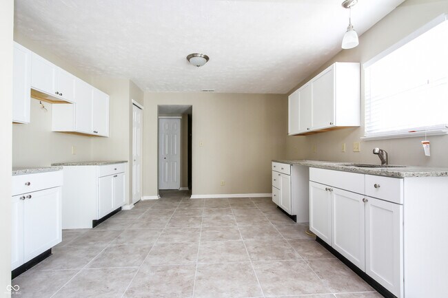 Building Photo - 3102 Salamonie Dr