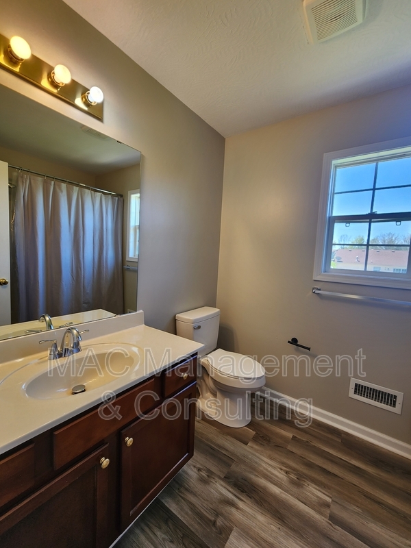 Building Photo - 1748 Bouton Dr