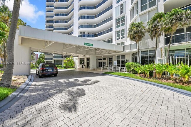 Building Photo - 16711 Collins Ave