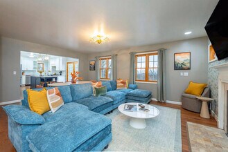 Building Photo - 16 Skyview Ct