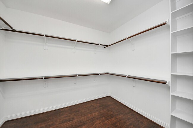 Building Photo - 1031 W 21st St