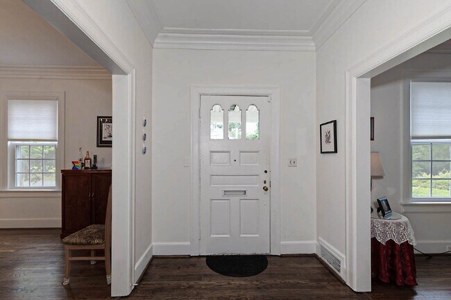 Building Photo - Historic Elegance in Midtown Columbus – Expansive 4-Bed/2.5-Bath Brick Home
