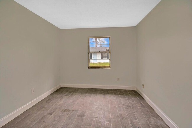 Building Photo - 3080 Martin Ave