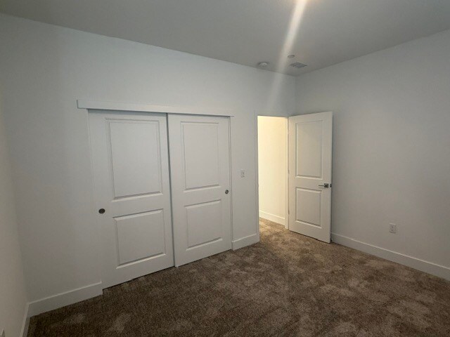 Building Photo - Lathrop - Gorgeous 5 Bedroom 3 Bathroom Home