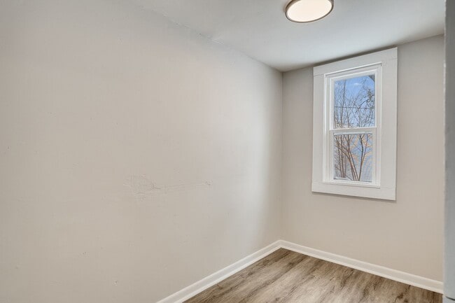 Building Photo - Single Family Home Near Downtown