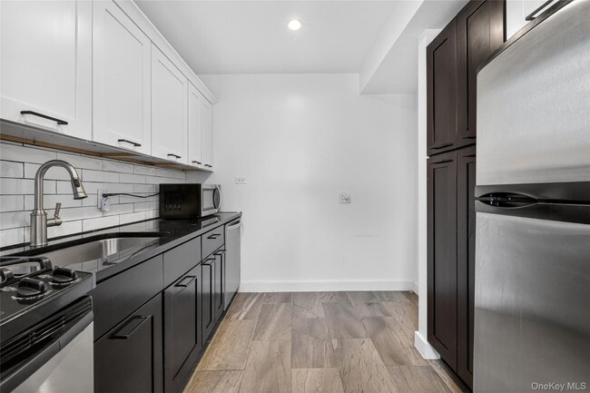 Building Photo - 170-06 Crocheron Ave